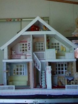 plastic canvas doll house built by dancing cowgirl design