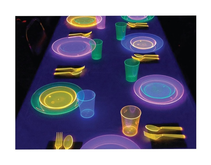 GLOW PARTY TABLE SETTING